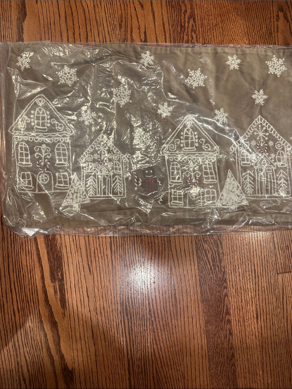 (On hold) Pottery barn gingerbread case